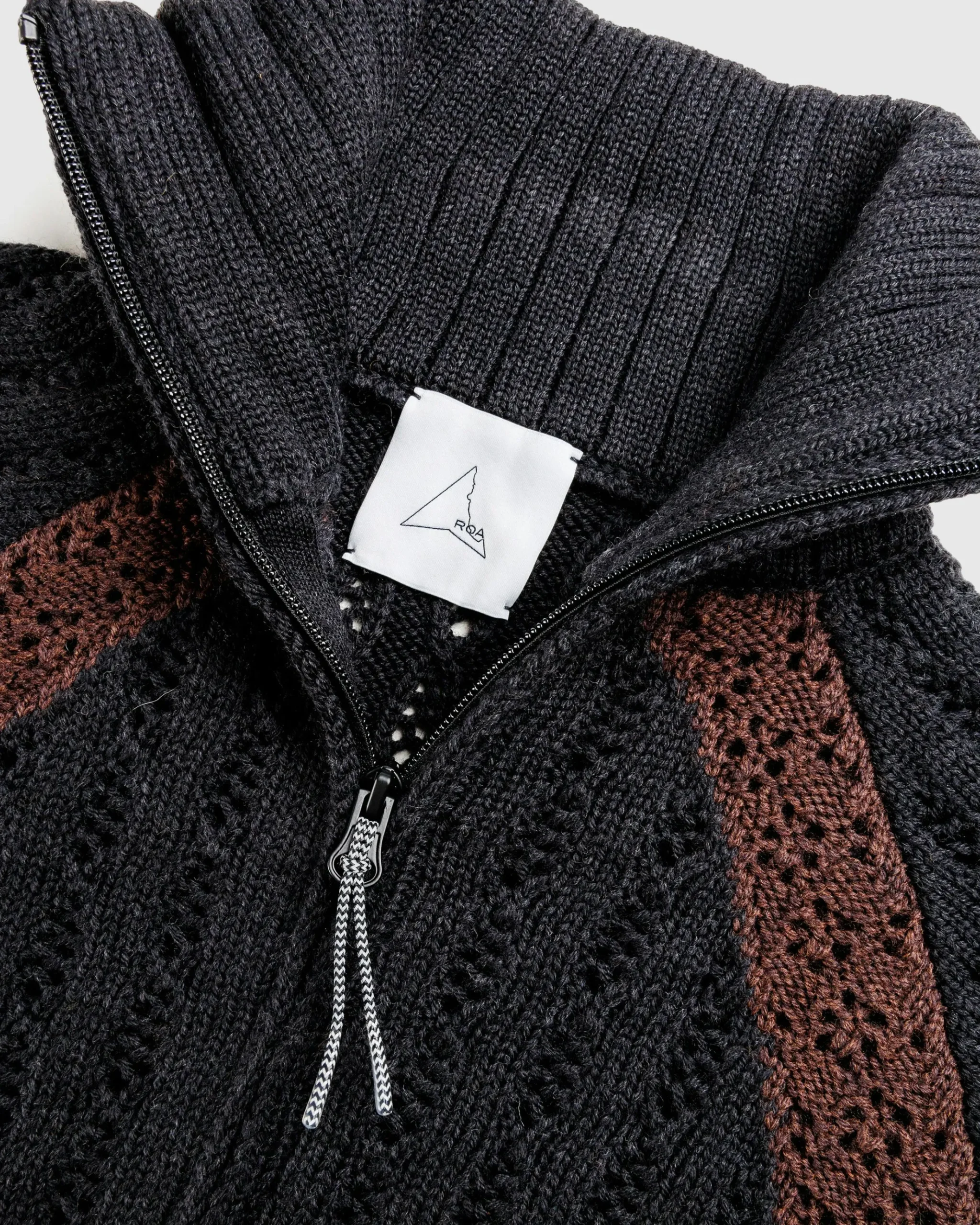 Best Sale ROA Flower Stitch Turtleneck Zip Up black