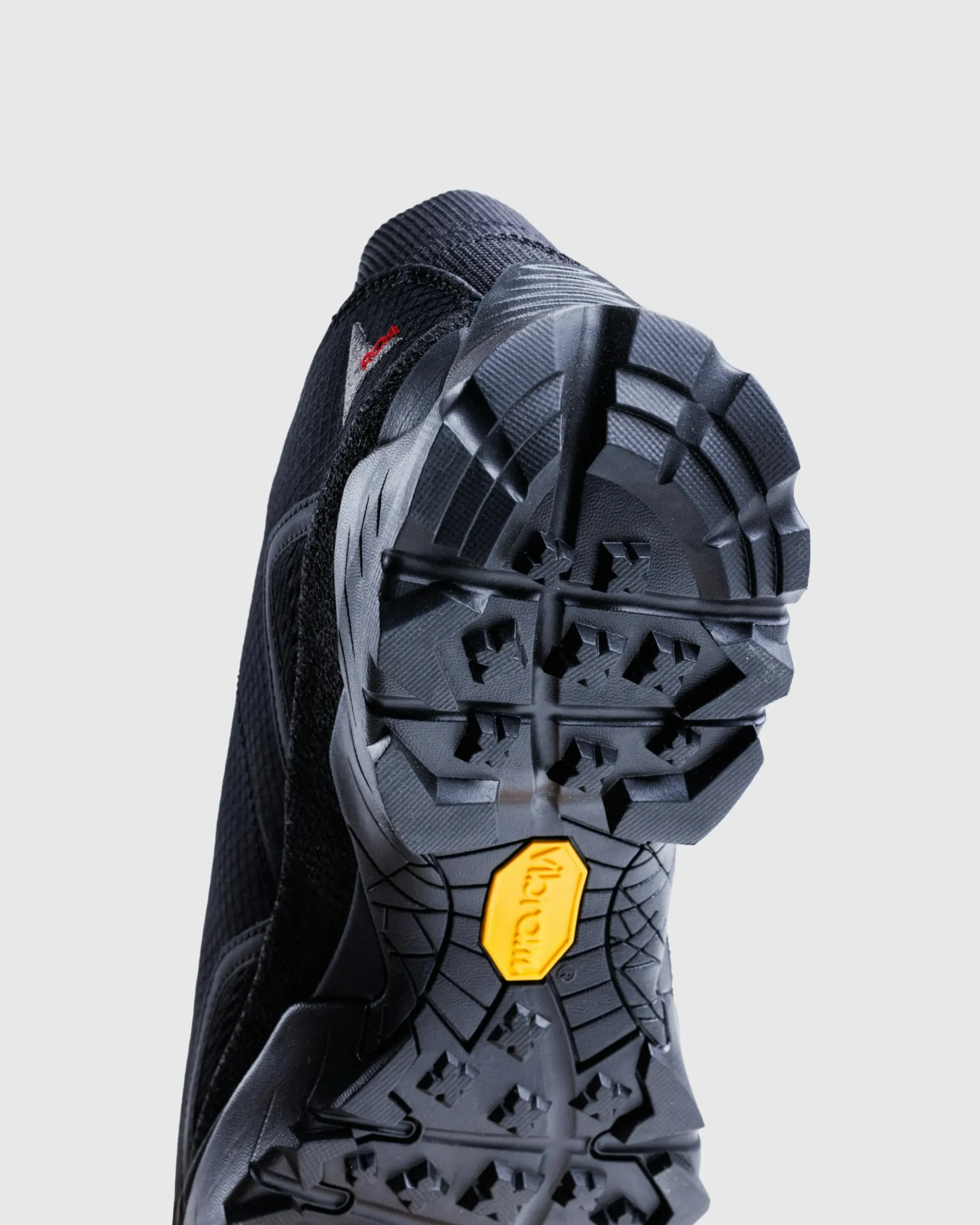 Online ROA Minaar black
