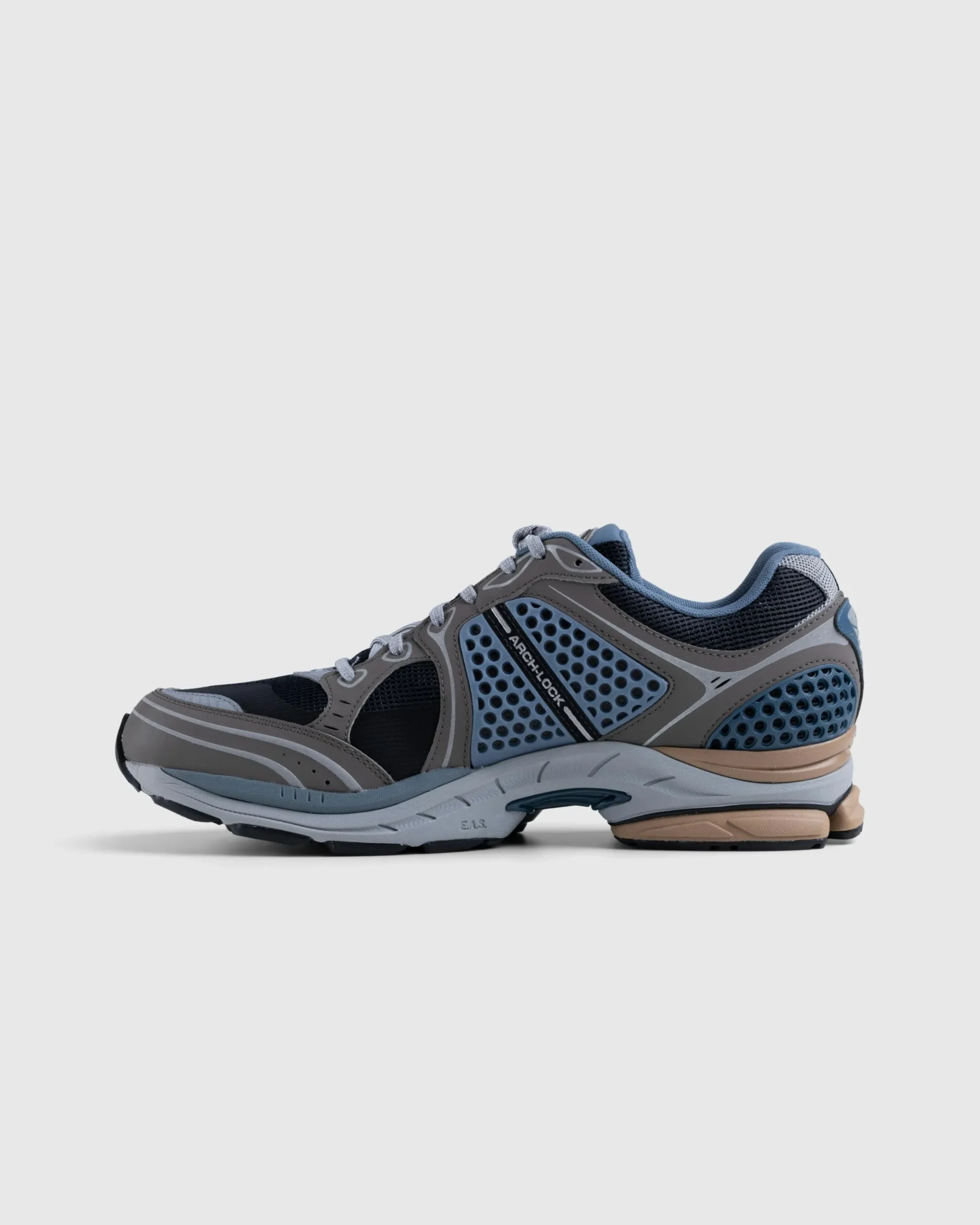 Shop Saucony ProGrid Triumph 4 caviar/morel